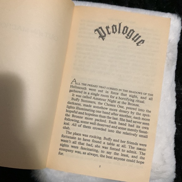 Buffy The Vampire Slayer Novel - Out of the Madhouse - Picture 2 of 4